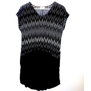 geometric print tunic top Black white sz PM high low Relaxed fit Nords Dept 222